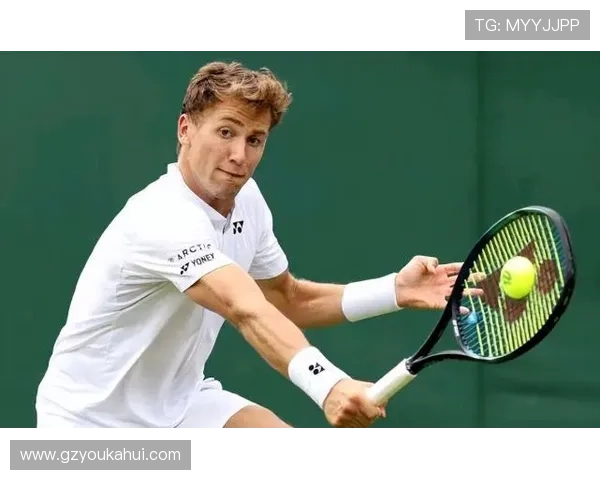 法网失利迅速走出阴霾辛纳温网强势回勇再创辉煌佳绩成功扳回一城