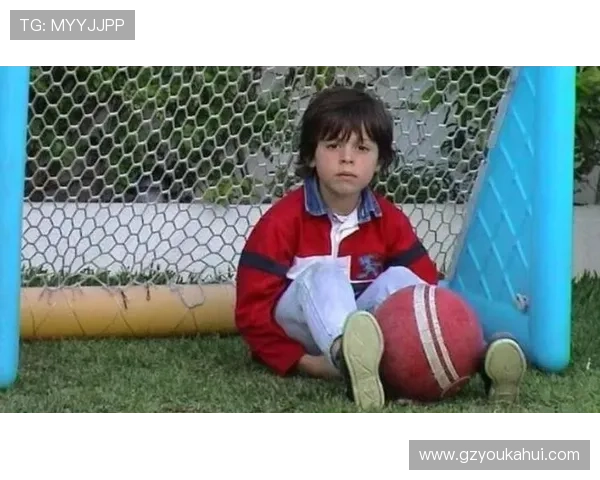 球员童年照片曝光引发粉丝回忆涌现情感共鸣