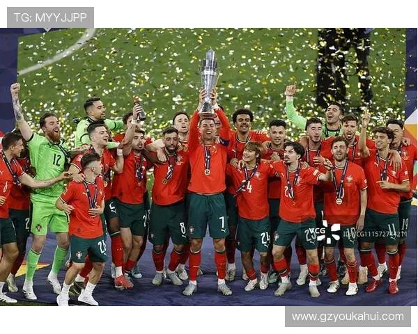 巴黎扳回一球杜埃制造点球贡萨洛拉莫斯稳健罚入扳平比分